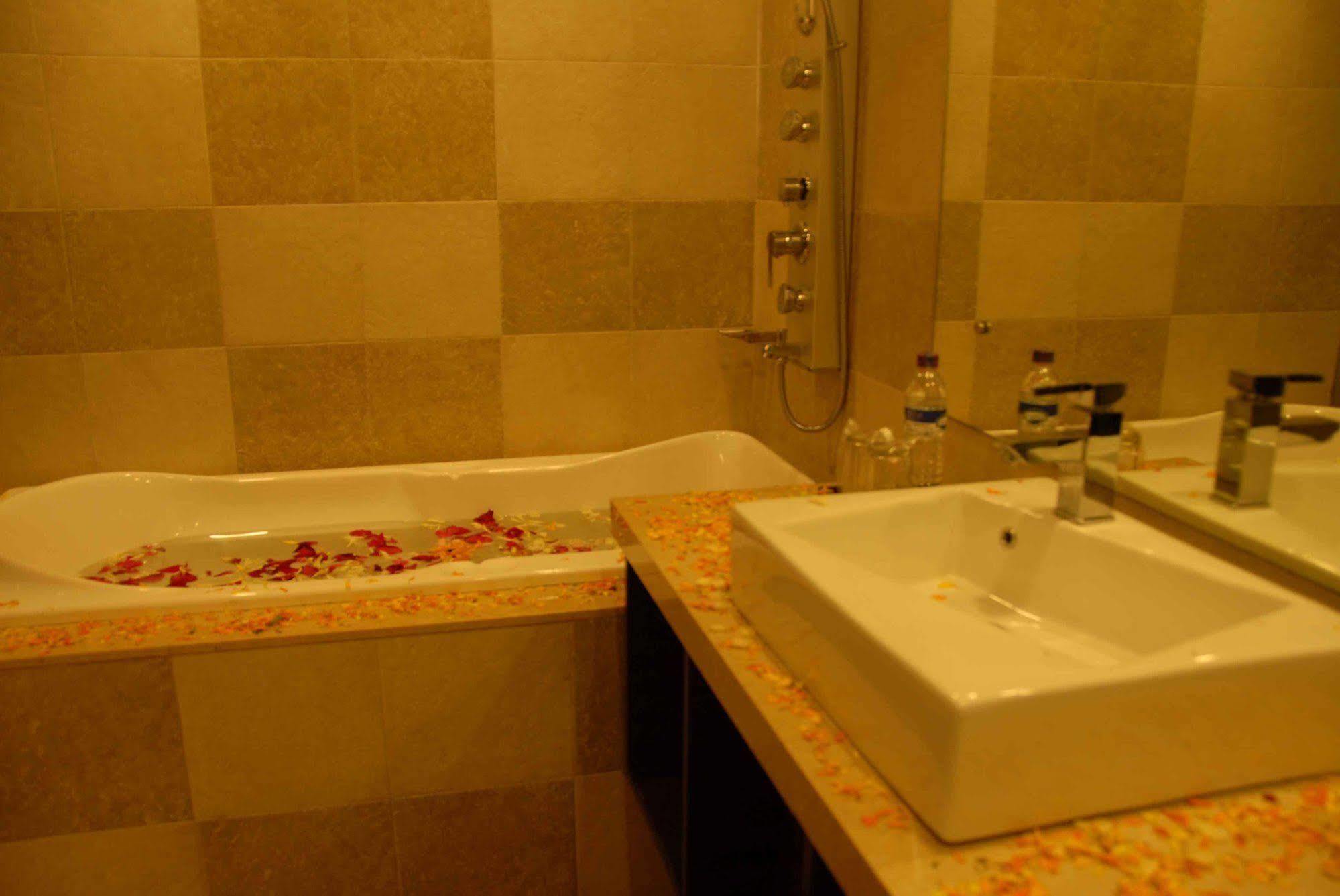 Silver Sands Beach Resort Daman Eksteriør billede